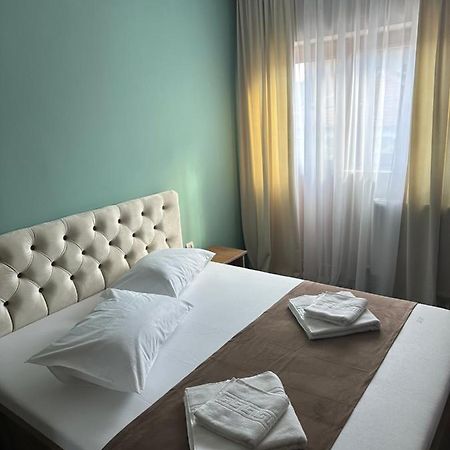 Freedom&Relax Hotell Buzău Exteriör bild