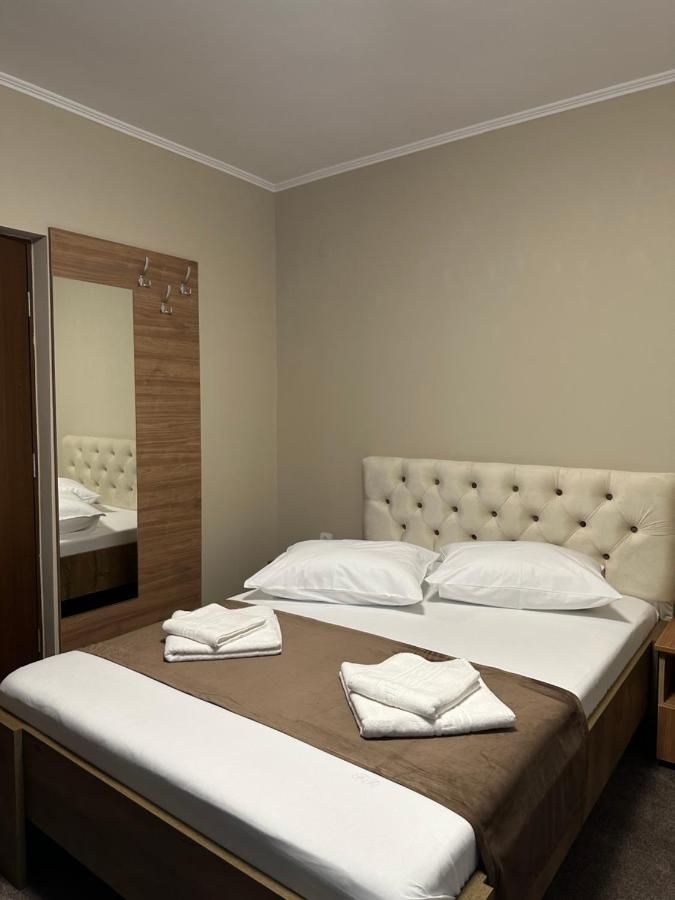 Freedom&Relax Hotell Buzău Exteriör bild