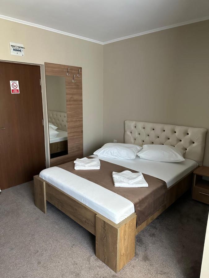 Freedom&Relax Hotell Buzău Exteriör bild