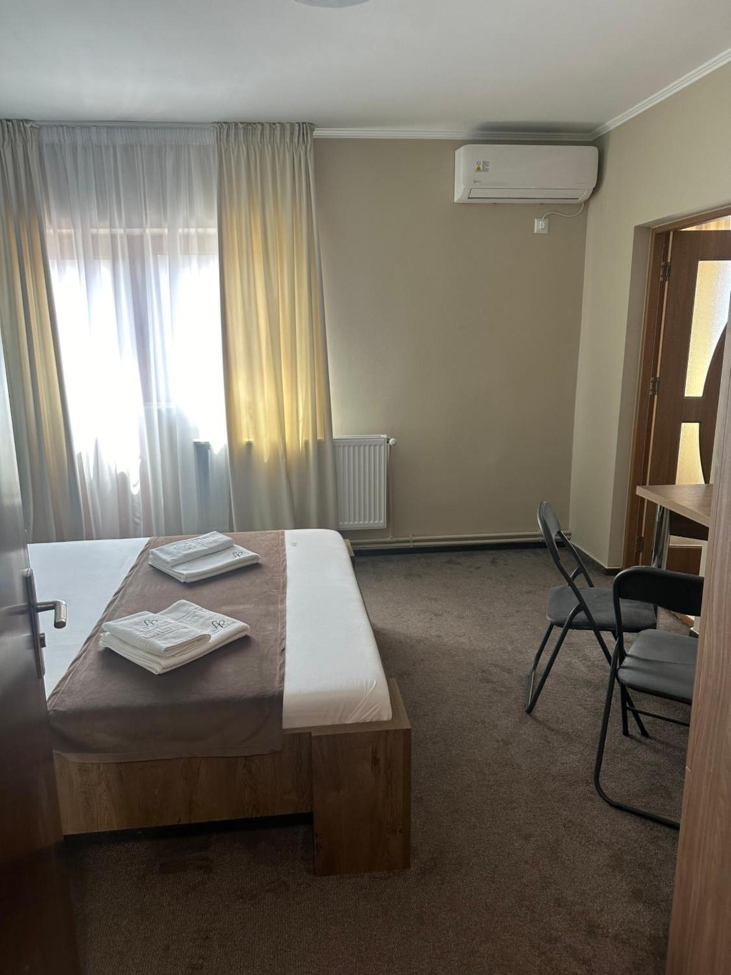 Freedom&Relax Hotell Buzău Exteriör bild